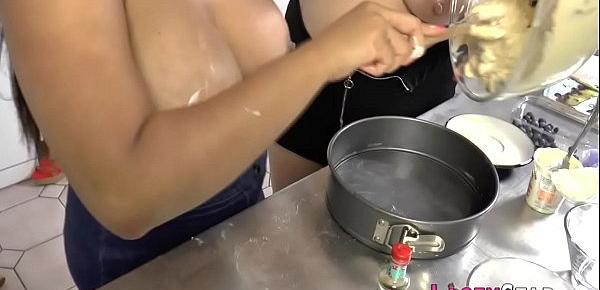  Cake batter covered gran gets pussy toyed